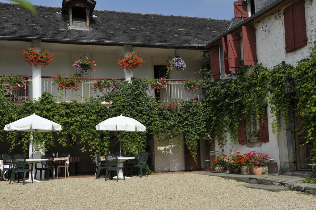 Hotel Les Bains De Secours Sevignacq-Meyracq Exterior photo