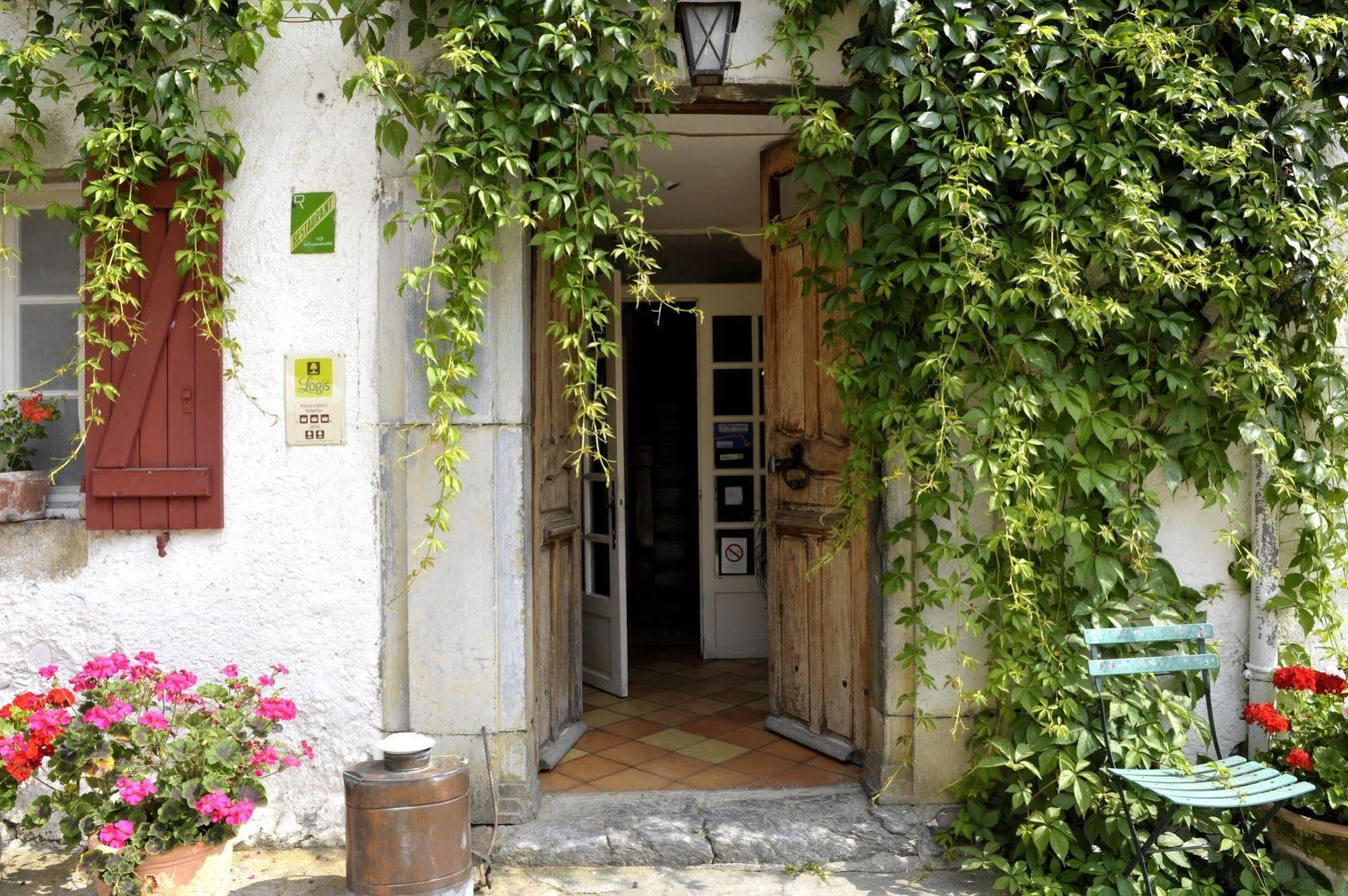 Hotel Les Bains De Secours Sevignacq-Meyracq Exterior photo